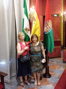 La tita Paqui y Adora.